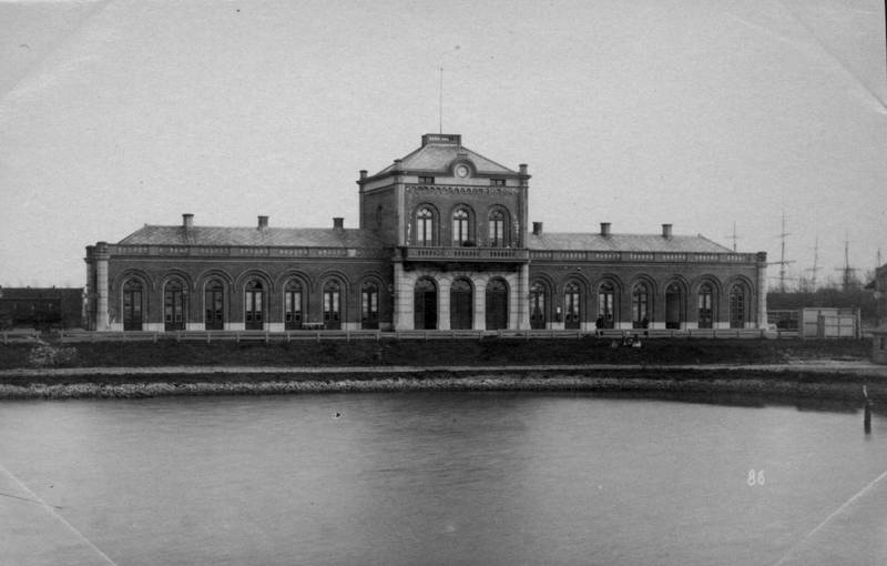 View of the Vlissingen Stad railway station