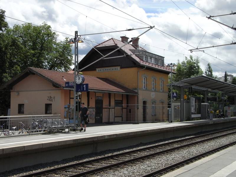 Unterhaching Bahnhof.JPG