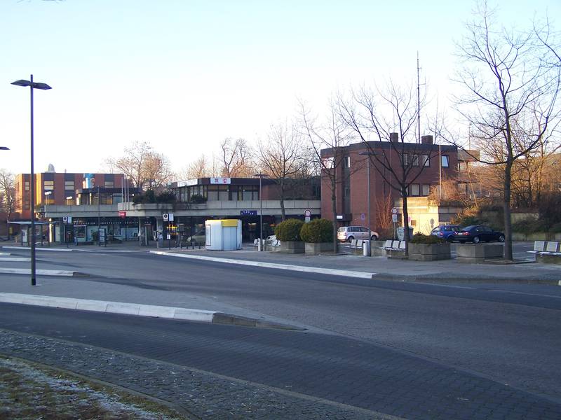 Bahnhof Ibbenbüren mit Busbahnhof und Post im hintergrund