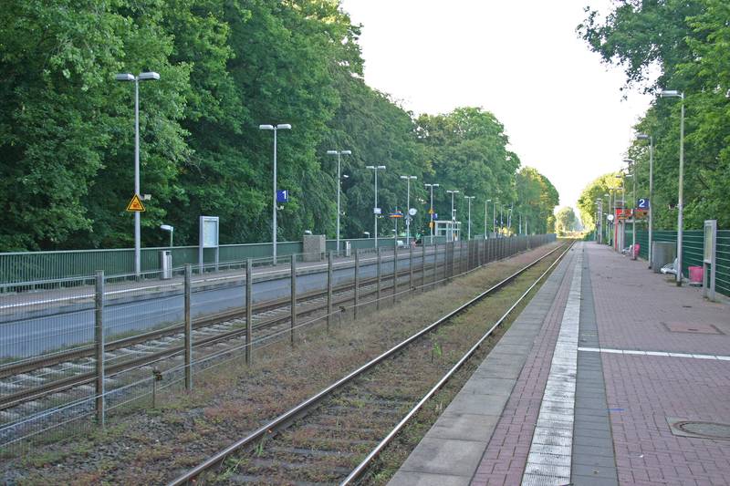 Haltepunkt Feldhausen. Bahnsteige in Blickrichtung Gladbeck-Zweckel.