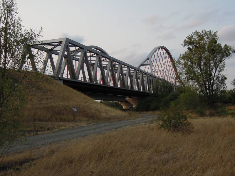 Elbebrücken südlich Wittenberg -Dreiviertelsicht der Bahnbrücke von Südost-