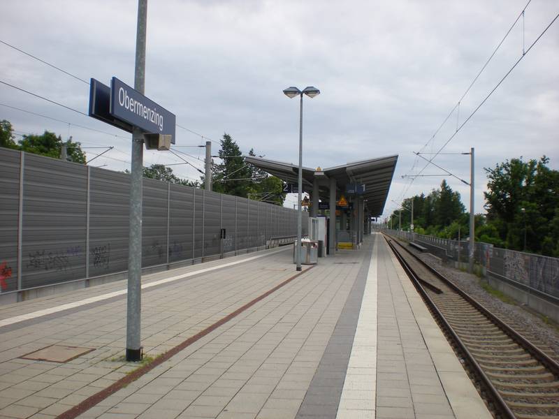 Bahnsteig des S-Bahnhofs München-Obermenzing