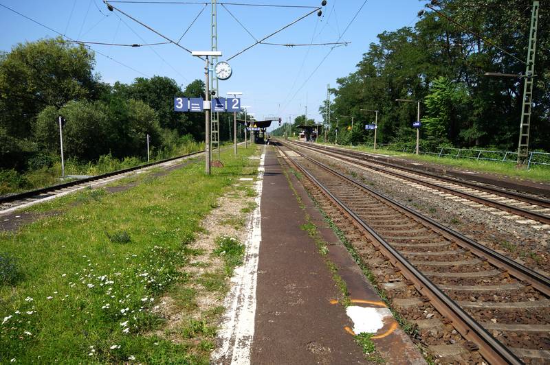 Die Bahnsteige des Bahnhofs von Darmstadt-Eberstadt
