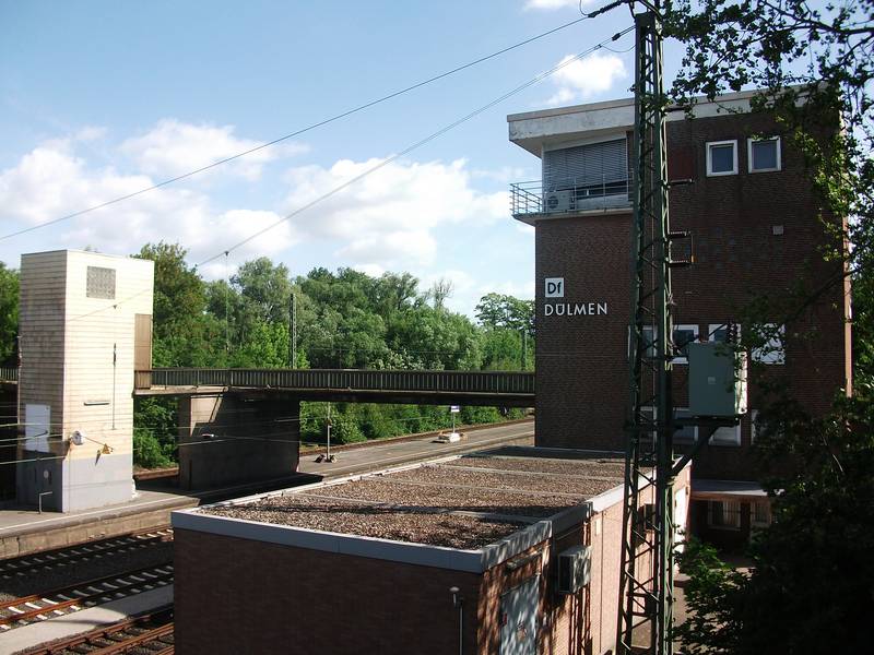 Bahnhof Dülmen, Stellwerk Df und Überführung der Strecke Lünen–Coesfeld über die Rollbahn