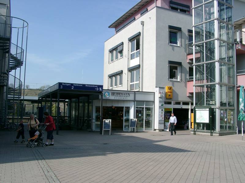 Lauffen Bahnhof 20070412.jpg