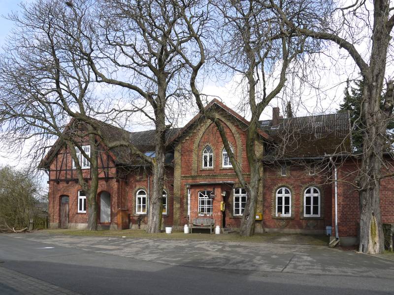 Schnega-Bahnhof - Ehemaliges Bahnhofsgebäude.jpg