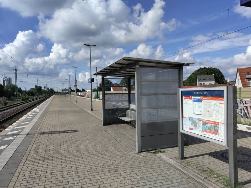 Bremen-Walle Station with waiting area and information pannel, northwards view.jpg