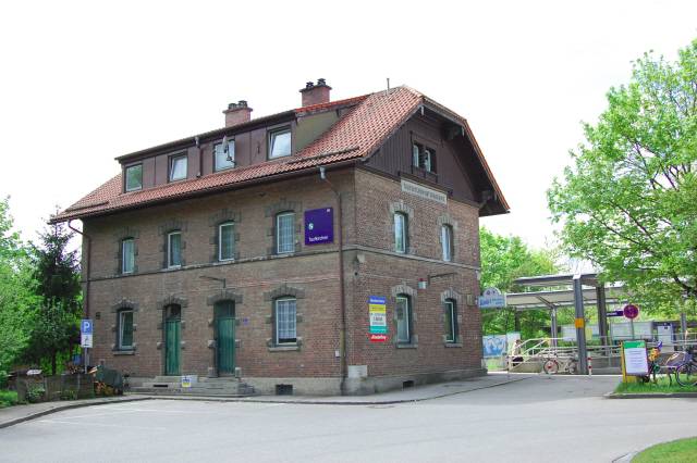 Taufkirchen - Bahnhof - geo.hlipp.de - 9887.jpg