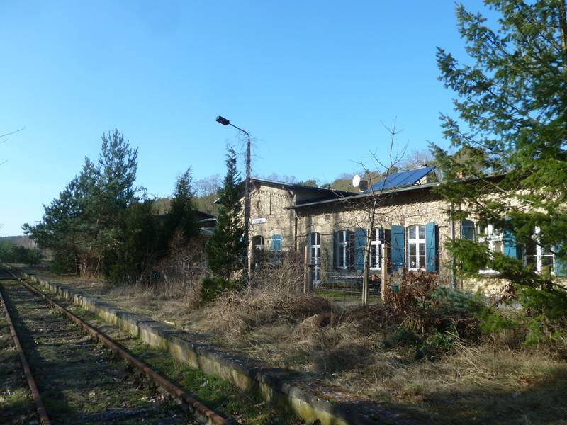 Bahnhof Lychen, Baudenkmal. Empfangsgebäude von Südosten.