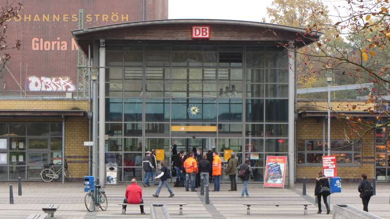 Eingang Bad Oldesloe Bahnhof.jpg