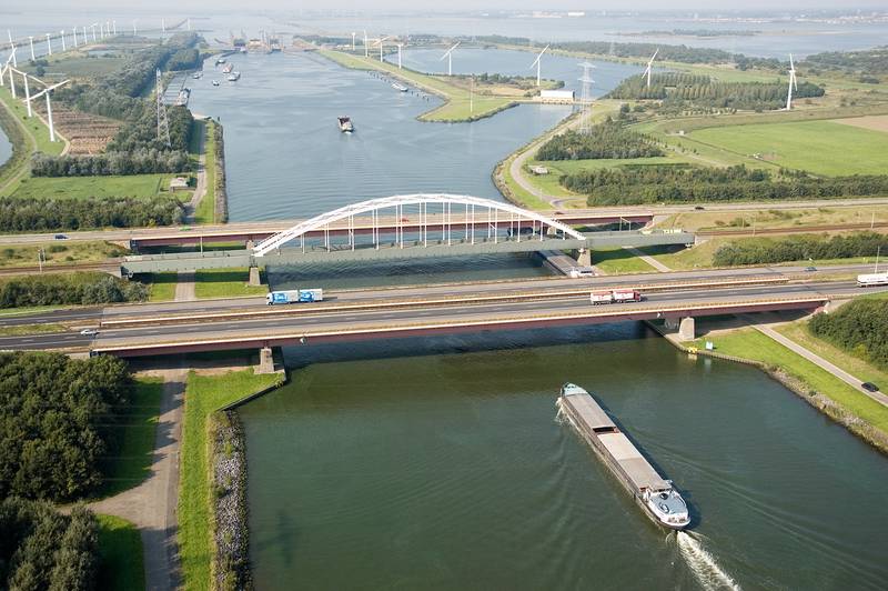 Schelde-Rijnkanaal, scheepvaart, brug A58, spoorbrug, Kreekraksluizen