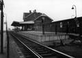 153273, Gezicht op de perronzijde van het N.S.-station Sliedrecht te Sliedrecht., Nederlandse Spoorwegen, fotograaf