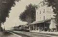 TOURNUS (S.-et-L.) - La Gare et arrivée d'un Train.
