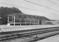 153717, Gezicht op de wachtkamer op het tweede perron van het N.S.-station Santpoort Noord te Santpoort., Schaik, W.P.F.M. van (Nederlandse Spoorwegen), fotograaf