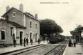 JOUE lez TOURS (Indre et Loire) - La gare - Arrivée d'un train.
