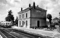 ARROU (E.-et-L.) - Un autorail stationne en gare d'Arrou vers la fin des années 1950 - Editeur : Estel à Paris n°21002.