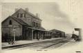 HESDIN (Pas de Calais) - La gare et l'arrivée du train.