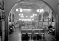 167375, Interieur van het N.S.-station Amersfoort te Amersfoort: wachtkamer met restauratie op het tweede perron., Gerdessen, D.C. (Nederlandse Spoorwegen), fotograaf