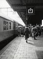 168272, Gezicht op een perron van het N.S.-station Utrecht C.S. te Utrecht, met een internationale trein naar Duitsland., Nederlandse Spoorwegen, fotograaf