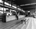 166124, Interieur van het N.S.-station Weesp te Weesp: stationshal, met loketten., Nederlandse Spoorwegen, fotograaf