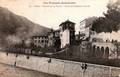 44 - FOIX (Ariège) - Sortie de la Ville - Train se dirigeant sur Ax.