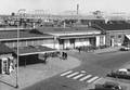150192, Gezicht op een gedeelte van het N.S.-station Breda te Breda met een voetgangersoversteekplaats en fietsenstalling., Nederlandse Spoorwegen, fotograaf