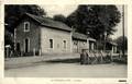 SAINT-GERVAIS de VIC (Sarthe) - La gare et le passage à niveau.