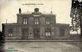 LA BROHINIERE (Commune de Montauban-de-Bretagne - Ille et Vilaine) - La cour de la gare.