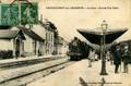 CHATEAUNEUF sur CHARENTE (Charente) - La Gare - Arrivée d'un train.