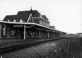 153266, Gezicht op de perronzijde van het N.S.-station Simpelveld te Simpelveld., Nederlandse Spoorwegen, fotograaf