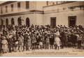 Œuvre Municipale des Colonies Scolaires d'ARLES (Bouches-du-Rhône).
1 - Départ d'ARLES, rassemblement des enfants et leurs familles dans la cour de la gare.