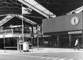 150725, Gezicht op een gedeelte van de ingang van het N.S.-station Tilburg te Tilburg., Nederlandse Spoorwegen, fotograaf