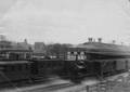 156864, Gezicht op een deel van het station Groningen van de Staatsspoorwegen te Groningen met een stoomlocomotief uit de serie 505-516 (later vernummerd tot de serie 6800, nrs. 6801-6812) met een trein naar Delfzijl., Onbekend