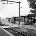 153094, Gezicht op de perronzijde van het nieuwe N.S.-station Geleen Oost te Geleen., Nederlandse Spoorwegen, fotograaf