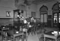 166261, Interieur van het N.S.-station Delft te Delft: wachtkamer 3e klasse., Nederlandse Spoorwegen, fotograaf
