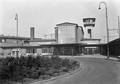 150097, Gezicht op het N.S.-station Amsterdam Muiderpoort te Amsterdam. Rechts het seinhuis., Nederlandse Spoorwegen, fotograaf