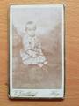 HUY :PHOTO SUR CARTON D'un enfant PHOTOGRAPHIE Y rue de la station 19