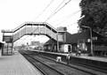 150588, Gezicht op perrons en de voetgangersbrug van het N.S.-station Putten te Putten., Nederlandse Spoorwegen, fotograaf
