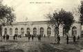 Voici une série de cartes postales anciennes de la commune d'Agde (34).

AGDE (Hérault) - La place de la gare - Editeur : Les Dames de France.