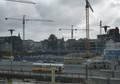 801661, Gezicht op de bouwput tussen de Stationsstraat (links) en de Westerstraat te Utrecht voor de bouw van het kantoor- en winkelcentrum Hoog Catharijne (Radboudkwartier), vanaf het Centraal Station, met op de voorgrond het Stationsplein., Meijnen, W., fotograaf