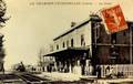LE CHAMBON-FEUGEROLLES (Loire) - La gare et l'arrivée d'un train.