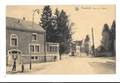 Florenville ( M 4055 ) Homme et Pompe a eau sur trottoir (rue de la Station)