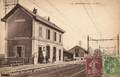 178 - MONNERVILLE (S. et O.) - La gare, après que la ligne de chemin de fer eut été électrifiée.