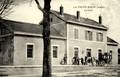 LA FERTE-MILON (Aisne) - La cour de la Gare - Editeur : Befort-Dupuis, imprimeur-libraire.