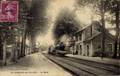 2 - VILLENEUVE sur ALLIER (Allier) - La Gare - Le train passe en vitesse.