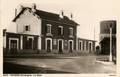 2475 - THIVIERS (Dordogne) - La cour de la gare vers 1960.