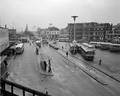 851219, Overzicht van het Stationsplein met het busstation, vanaf het Centraal Station te Utrecht, vlak voordat de bebouwde omgeving gesloopt gaat worden., Gemeentearchief Utrecht, fotograaf