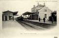 VAUX (S.-et-O.) - Entrée d'un Train en Gare.