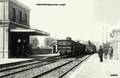 Pontgouin (E.-et-L.) - Deux trains se croisent en gare.