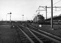 154844, Gezicht op het emplacement bij het N.S.-station Groningen te Groningen met vooraan de electrische locomotief nr. 1220 (serie 1200) van de N.S,, Nederlandse Spoorwegen, fotograaf